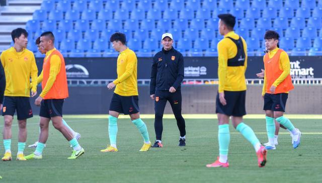 开云品牌-【国足前瞻】拼凑的阵容，拼凑的表演？