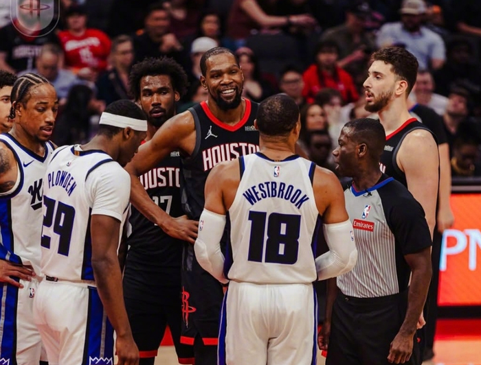 开云中国-场均17分，和2.5亿超级顶薪划清界限！作为夺冠热门，你们该考虑拆队|火箭|凯文·杜兰特|申京|明尼苏达森林狼队|弗雷德·范弗里特_新浪体育_新浪新闻