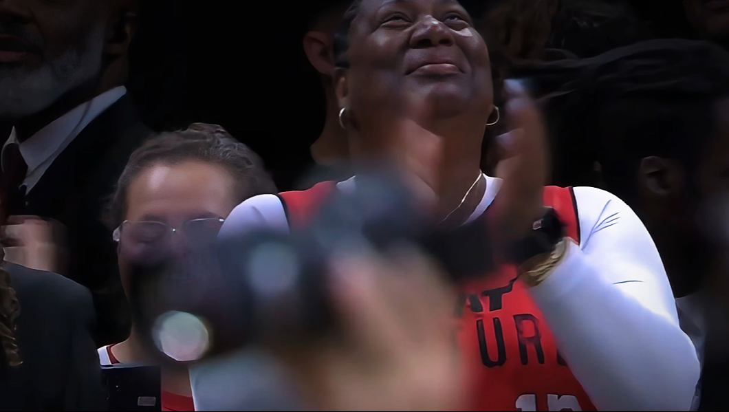 开云中国-永远不要拒绝妈妈的电话，从拖车屋小孩到83分的NBA历史先生！